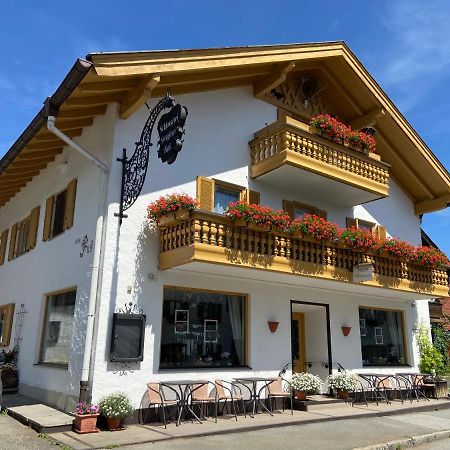 Gaestehaus U Ferienwohnungen Veronika Incl Fruehstuecksbuffet Und Koenigscard Mit 200 Kostenlosen Attraktionen Unterammergau Exterior foto