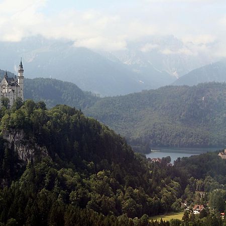 Gaestehaus U Ferienwohnungen Veronika Incl Fruehstuecksbuffet Und Koenigscard Mit 200 Kostenlosen Attraktionen Unterammergau Exterior foto