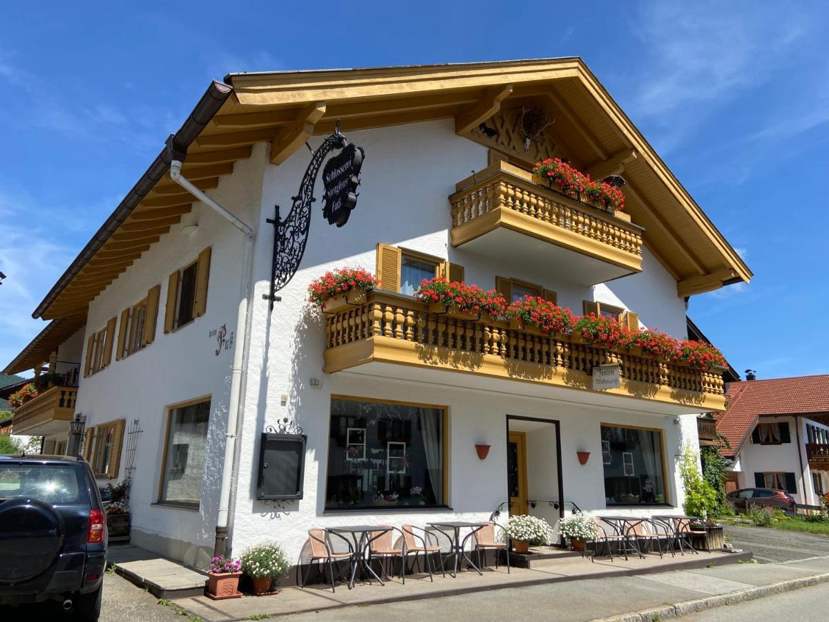 Gaestehaus U Ferienwohnungen Veronika Incl Fruehstuecksbuffet Und Koenigscard Mit 200 Kostenlosen Attraktionen Unterammergau Exterior foto
