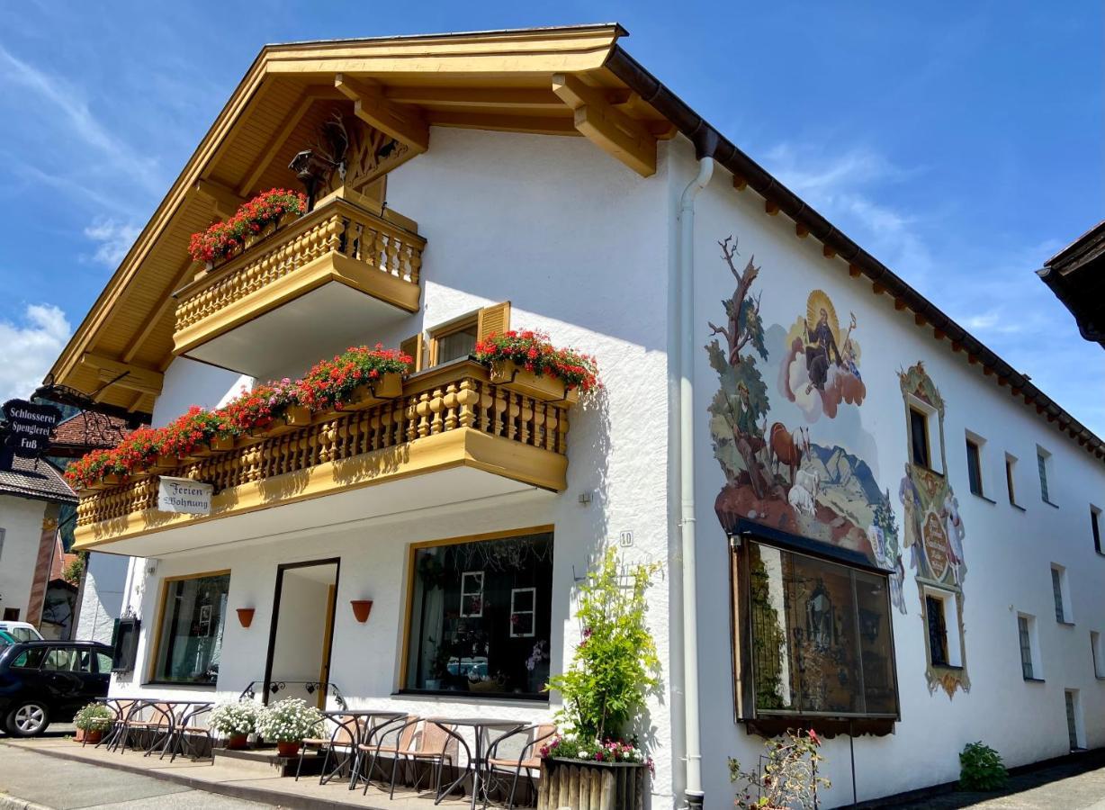 Gaestehaus U Ferienwohnungen Veronika Incl Fruehstuecksbuffet Und Koenigscard Mit 200 Kostenlosen Attraktionen Unterammergau Exterior foto