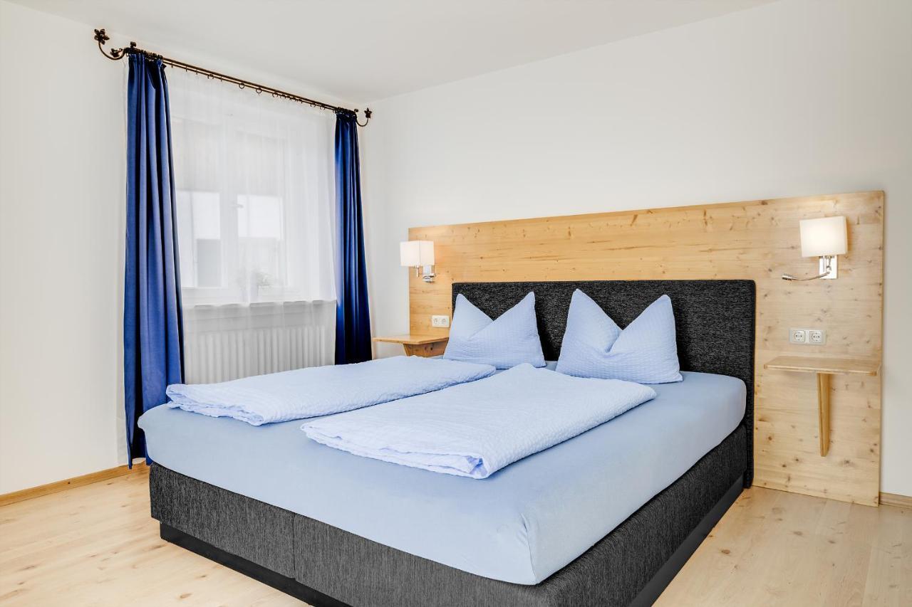 Gaestehaus U Ferienwohnungen Veronika Incl Fruehstuecksbuffet Und Koenigscard Mit 200 Kostenlosen Attraktionen Unterammergau Exterior foto