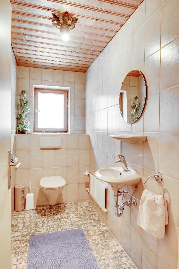 Gaestehaus U Ferienwohnungen Veronika Incl Fruehstuecksbuffet Und Koenigscard Mit 200 Kostenlosen Attraktionen Unterammergau Exterior foto