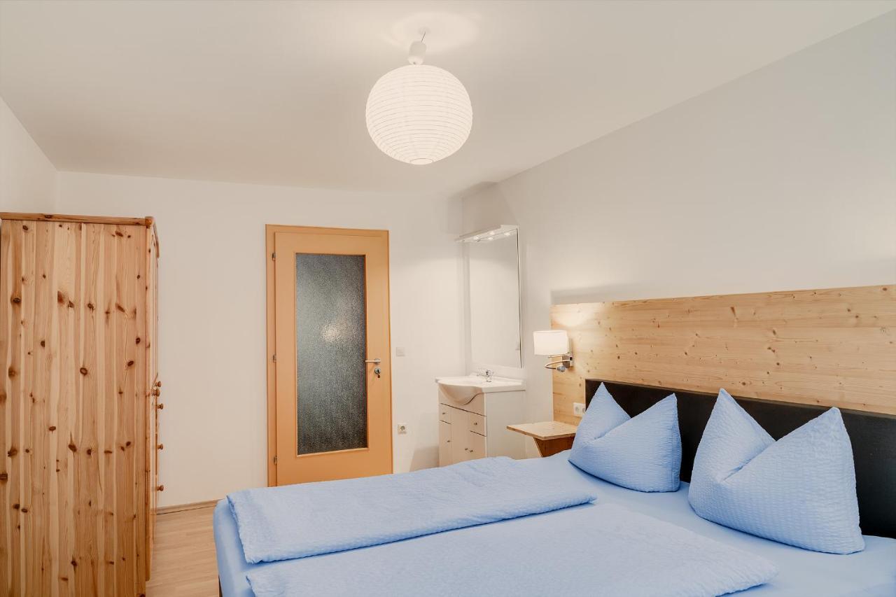 Gaestehaus U Ferienwohnungen Veronika Incl Fruehstuecksbuffet Und Koenigscard Mit 200 Kostenlosen Attraktionen Unterammergau Exterior foto
