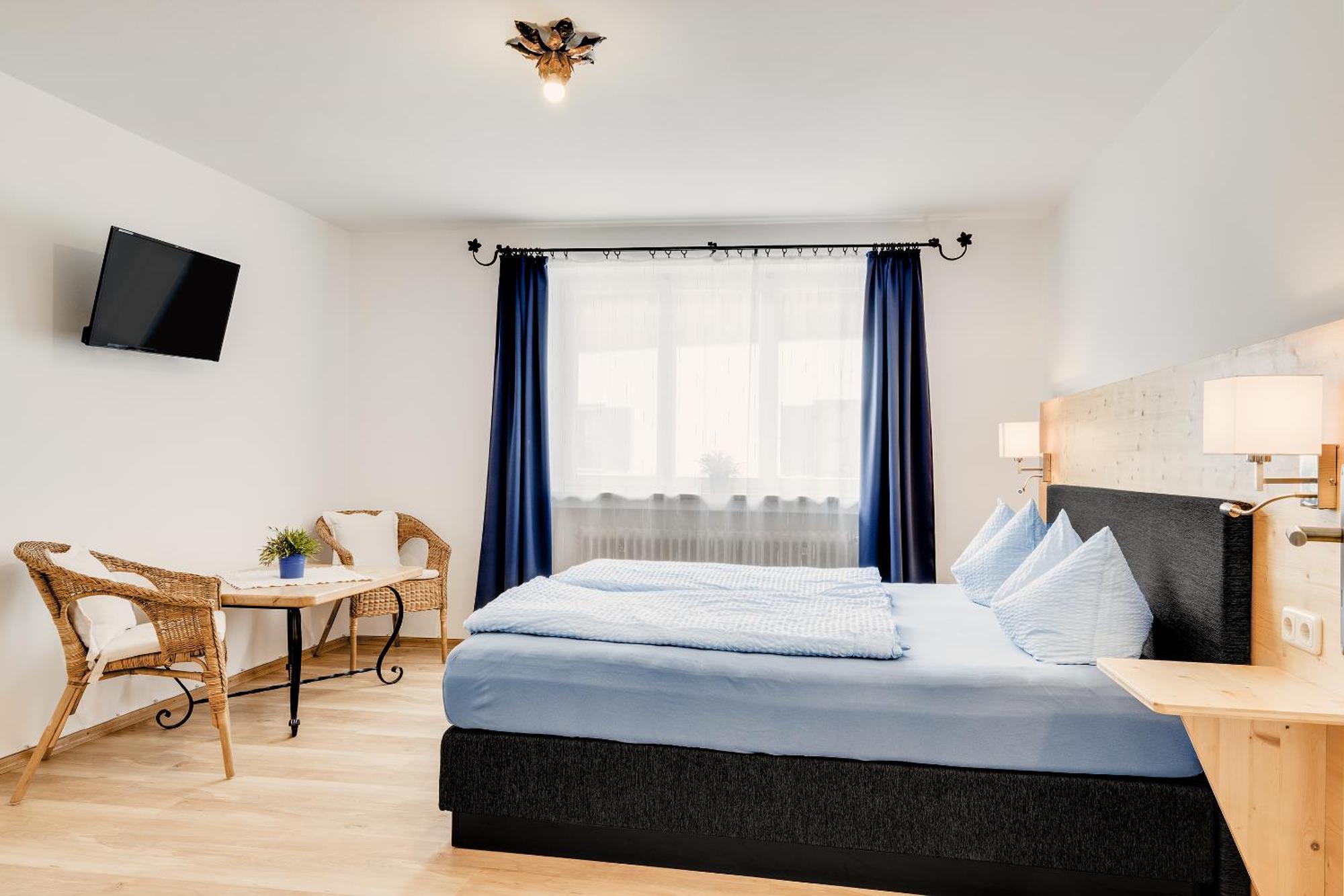 Gaestehaus U Ferienwohnungen Veronika Incl Fruehstuecksbuffet Und Koenigscard Mit 200 Kostenlosen Attraktionen Unterammergau Exterior foto