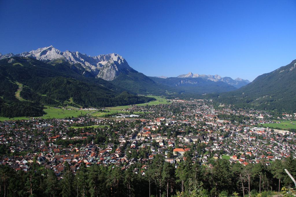 Gaestehaus U Ferienwohnungen Veronika Incl Fruehstuecksbuffet Und Koenigscard Mit 200 Kostenlosen Attraktionen Unterammergau Quarto foto
