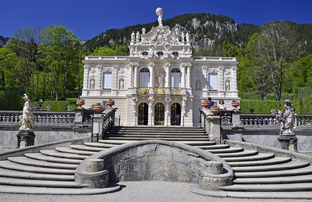 Gaestehaus U Ferienwohnungen Veronika Incl Fruehstuecksbuffet Und Koenigscard Mit 200 Kostenlosen Attraktionen Unterammergau Exterior foto